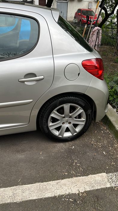 Peugeot 207 an 2007 1.6 benzina