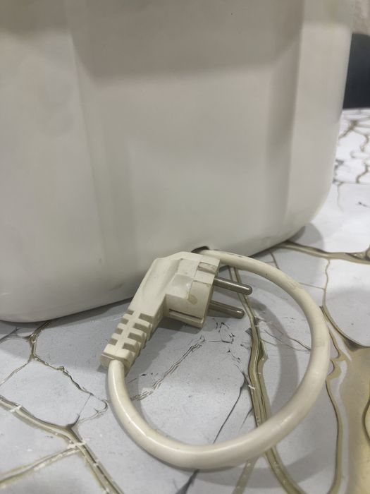 День добрый.Продам фритюрницу Марки Cool Zone Inox.Ufesa.