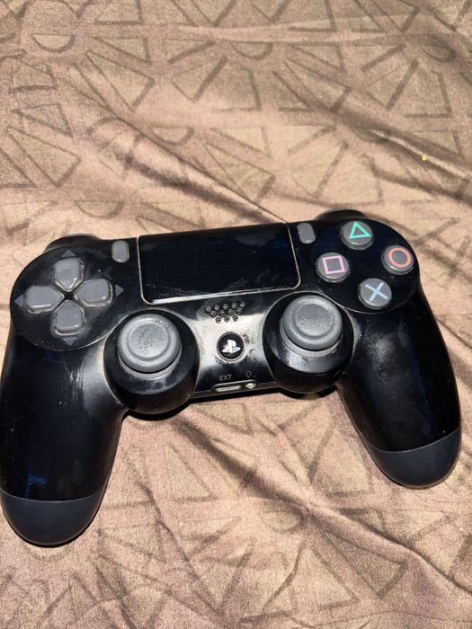 Manetă PlayStation 4 (DualShock 4) – folosită 3 luni, stare foarte bună