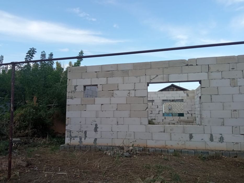 Участок 5 соток с недостроенным домом