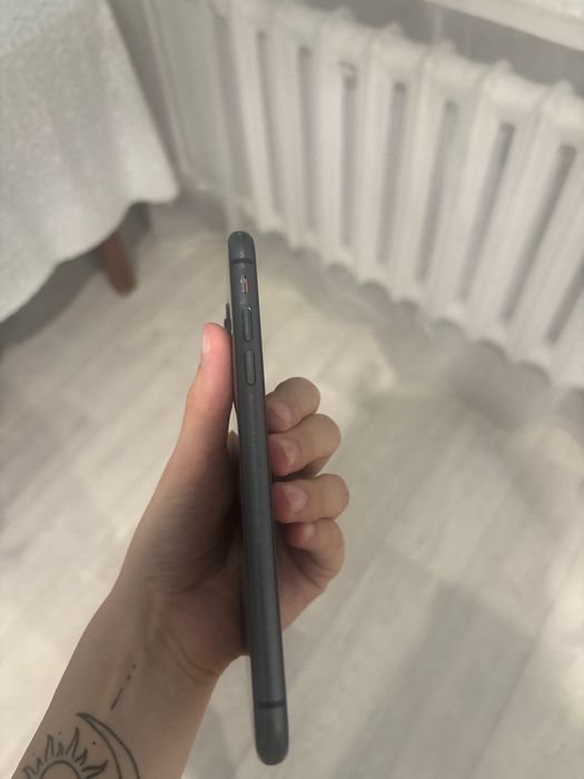 Продам 11 айфрон