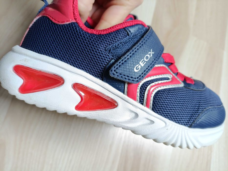 Incaltaminte sport Geox baieti cu luminite 33 Pret redus