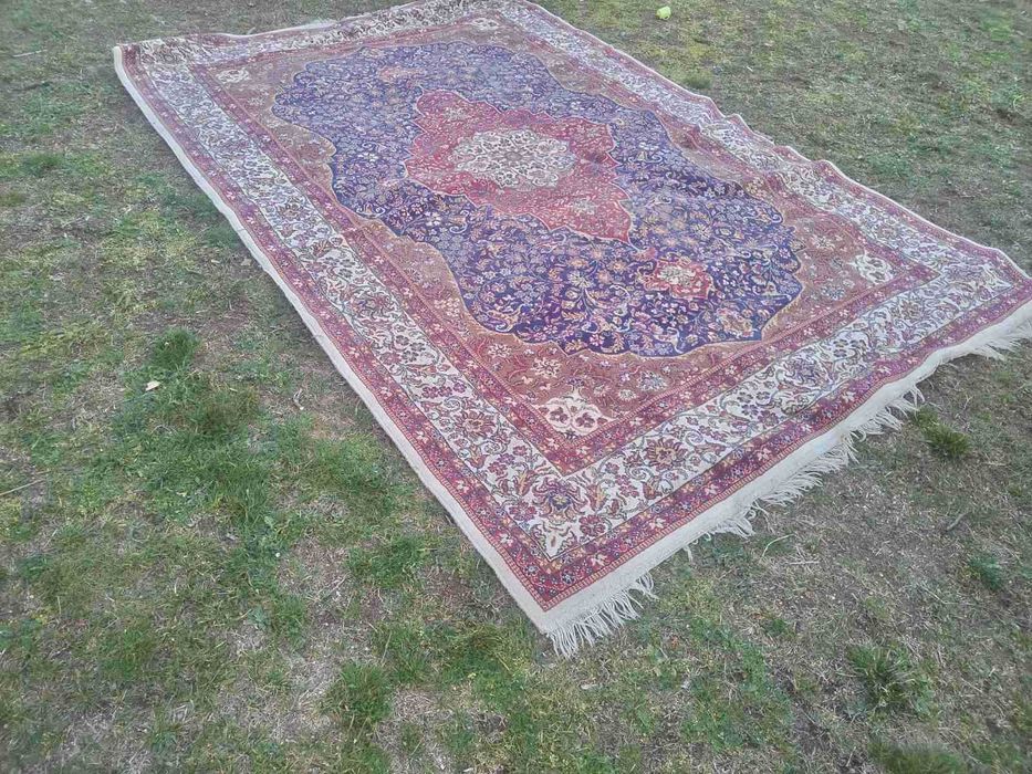 Вълнен персийски килим
