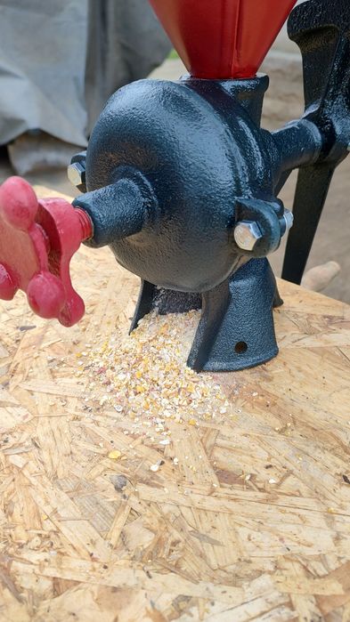 Moara veche de fontă,marca ILBO,românească