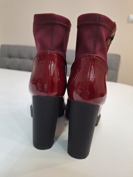 Червени боти на висок ток 36