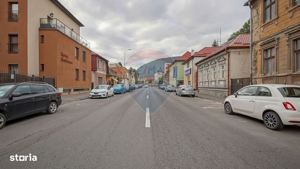 Vilă pe str Alexandru Ioan Cuza, 10 camere, S + P + E, teren 282 mp