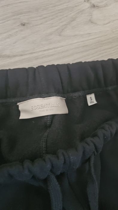 Pantaloni essentials