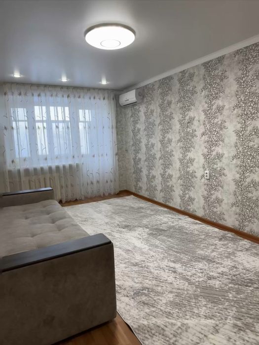 Продам квартиру район кафе весна.