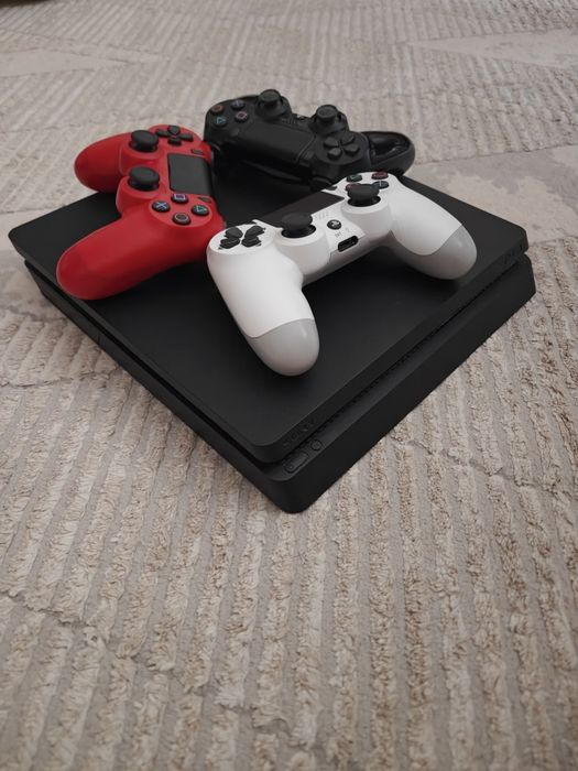 Продаю пс 4 3 джостика 20 игр