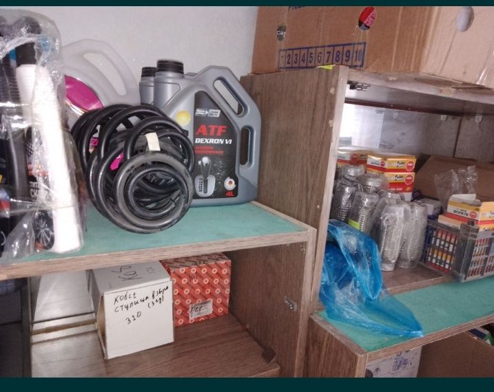 Полки и витрины очень прочные