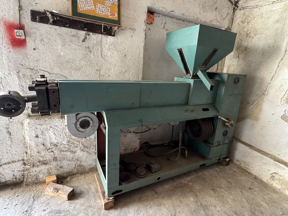 Екструдер за пластмасови изделелия и други