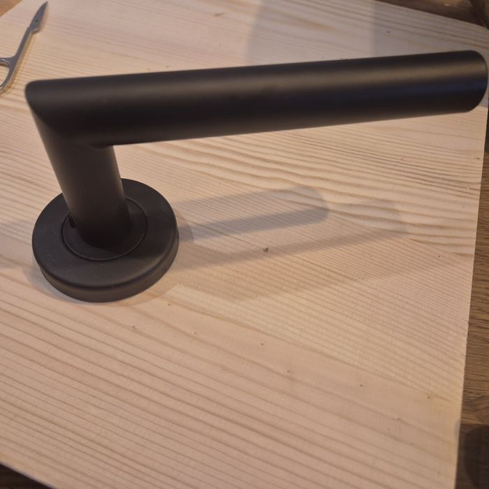 Продавам нови дръжки за врата – 5 бр., черен мат (Нидерландия)