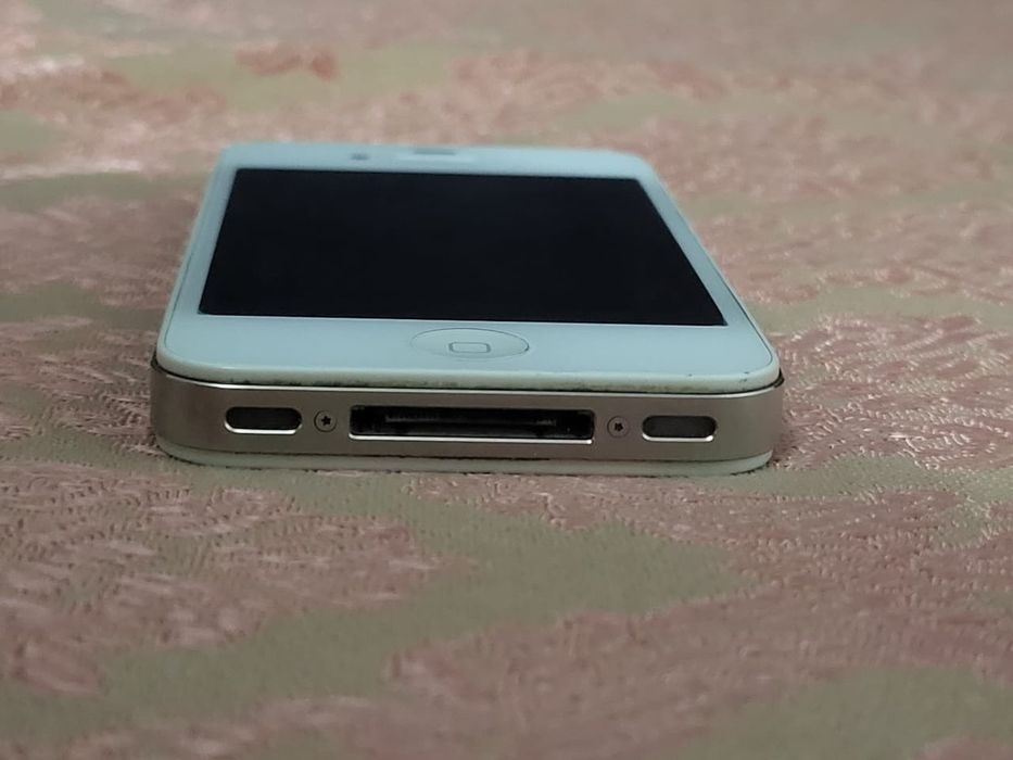 Продам айфон 4с продам