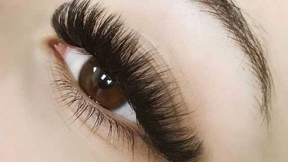 Наращивание ресниц с выездом