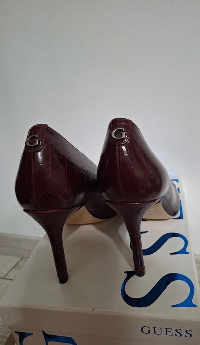 Pantofi guess , mărimea 41 , toc 8,5 cm.,noi.