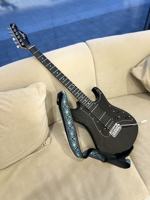Продам новый stratocaster