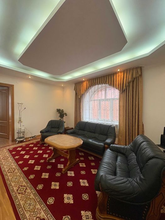 Продам коттедж в самом центре города!