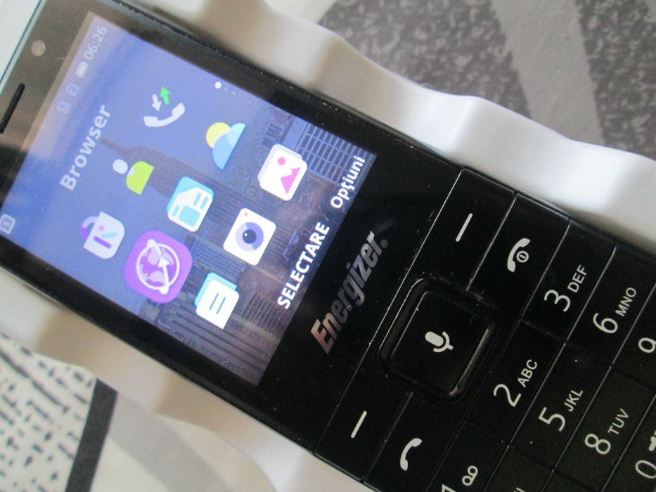 telefon mobil cu taste si Whattsapp