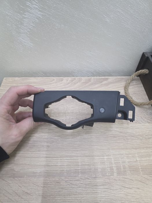 Ключ за фарове на Ауди А4 б8 и пласмасата