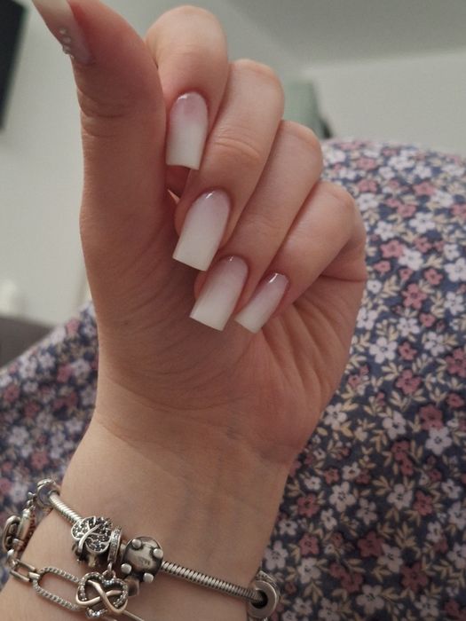 Manichiura iasi-unghii cu gel sau semi