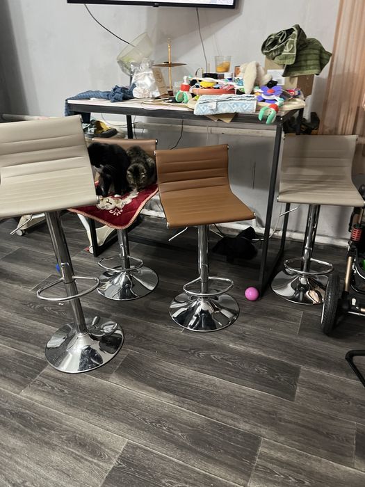 Барная стойка и 4 барных стула