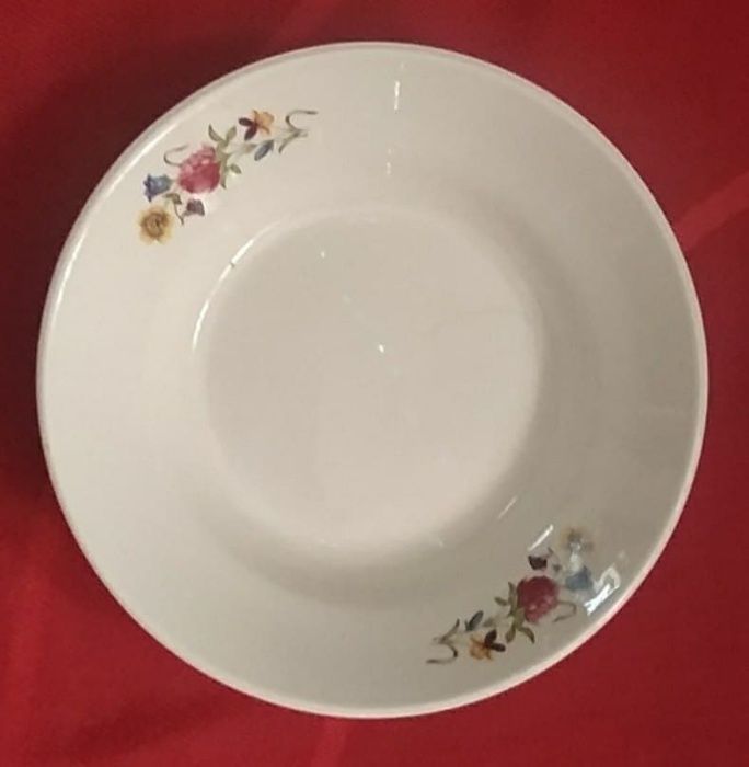 Тарелки столовые