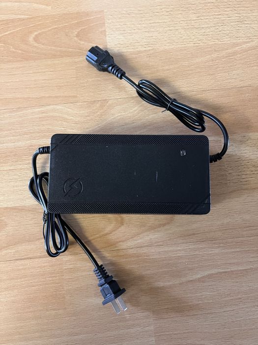 Зарядное устройство для электроскутера