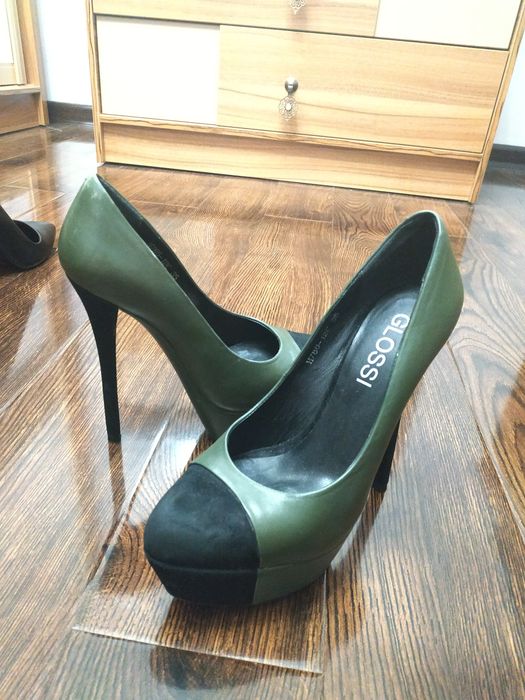 Кожаные туфли glossi , очень красивый цвет , удлиняют изящно ноги