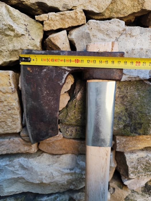 Стари брадви за дърва