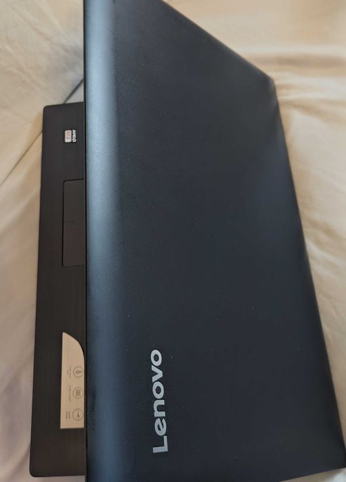 Lenovo IdeaPad 320, an 2018 ecran mare 17"