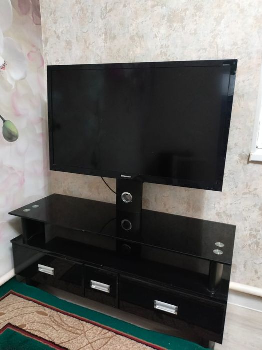 Телевизор с подставкой