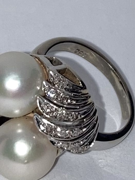 Inel aur alb 18kt.cu perle si diamante