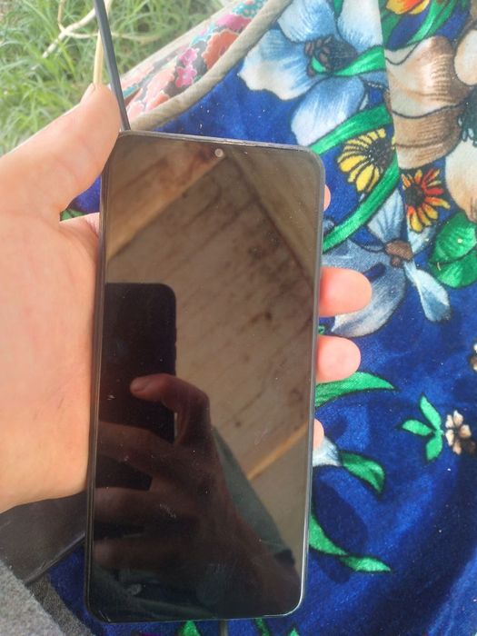 Samsung galaxy a 23 aybi orqa plasmasasi bir oz kochgan narxi 700.ming