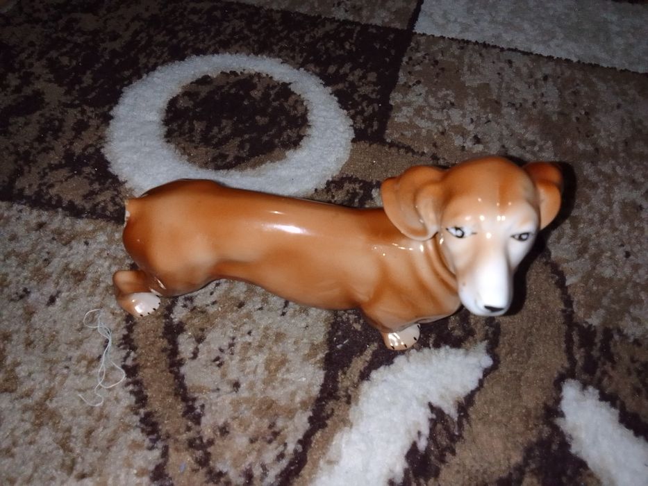 Vând bibelouri in stare buna.