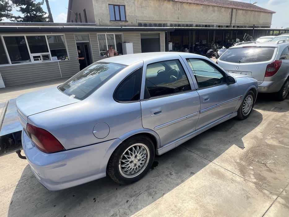 Opel Vectra B 2.0 НА ЧАСТИ
