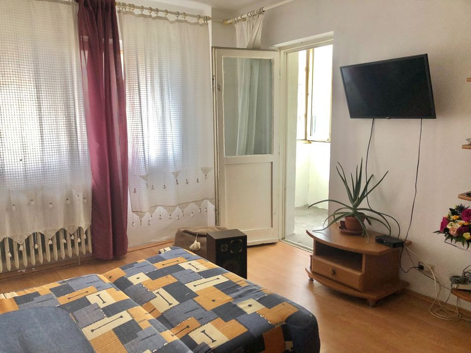 Garsonieră de vânzare vis.a.vis de Liceul D.Bolintineanu (anvelopat)