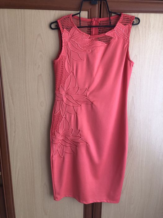 Елегантна права рокля