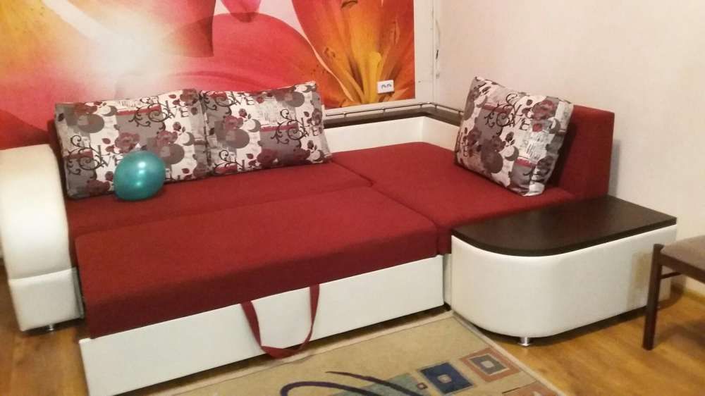 Продам угловой диван с креслом