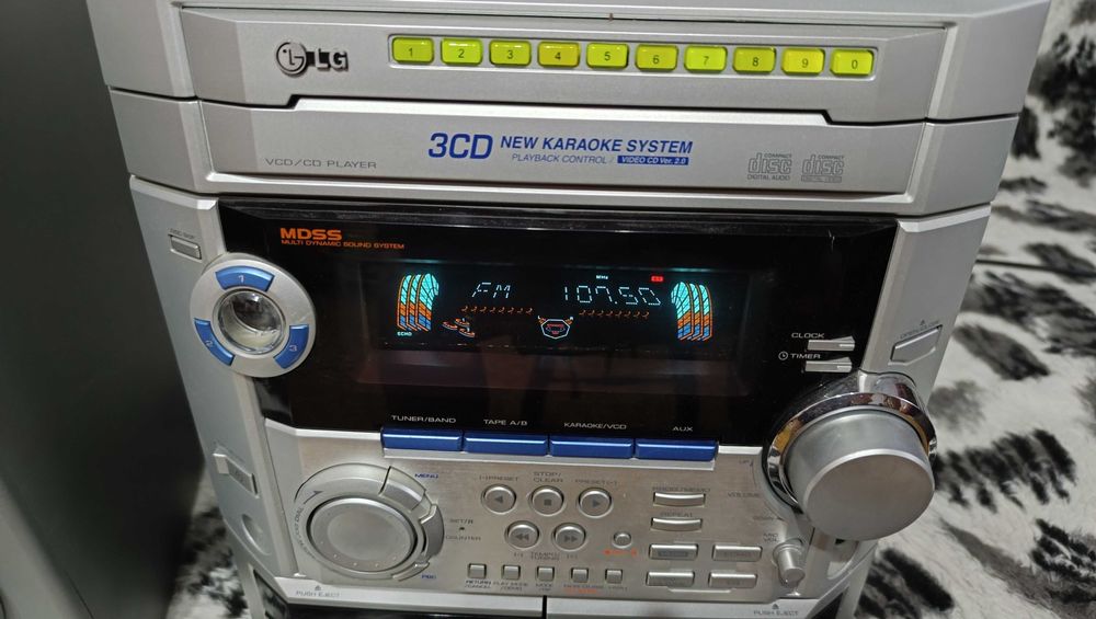 Музыкальный центр LG