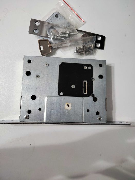 Замок новый дверной