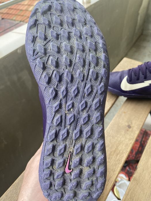 Футболни обувки стоножки