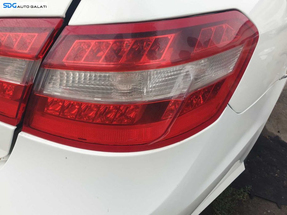 Stop Tripla Lampa Dreapta de pe Aripa Caroserie Mercedes Clasa E Class W212 E180 E200 E220 E250 E300 E320 2009 - 2012 [C8415]
