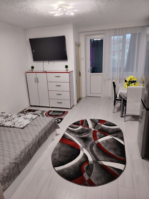 Închiriez garsoniera 30m²  piața Progresu