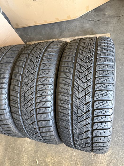 4 anvelope iarna 235/45/18 , 98 V , XL , Pirelli , TO ( echipare Tesla ) , 6.5-7 mm !