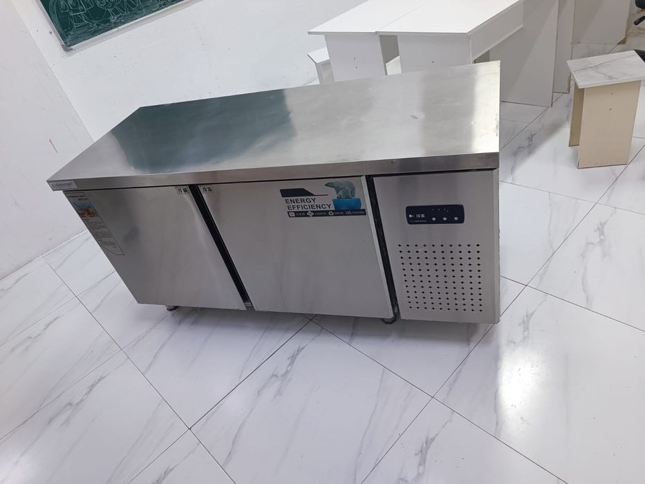 морозильный стол с рабочей поверхностью