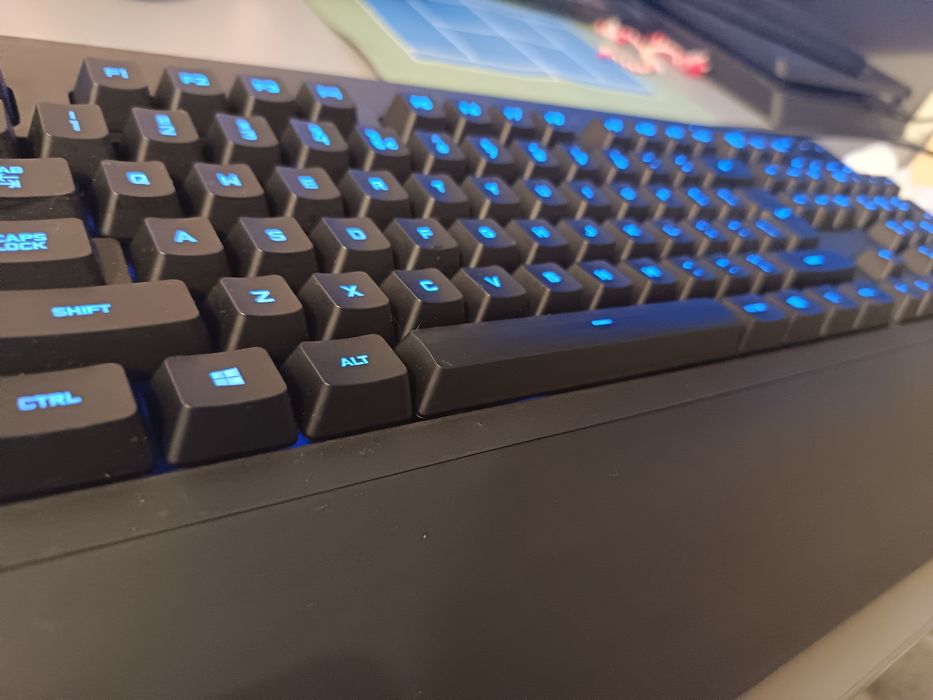 Клавиатура  Logitech G213