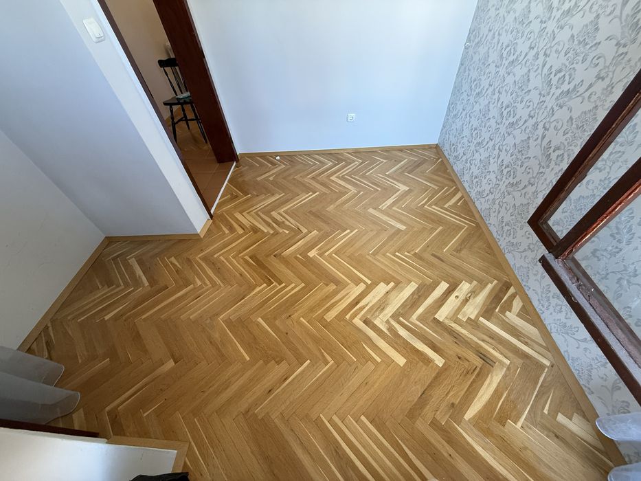 Масивен дъбов паркет „рибена кост“ – 60 м²