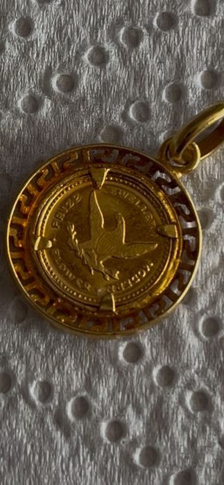 Monede aur in medalion Versace