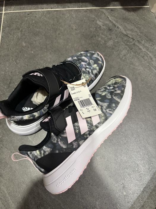 Кроссовки адидас