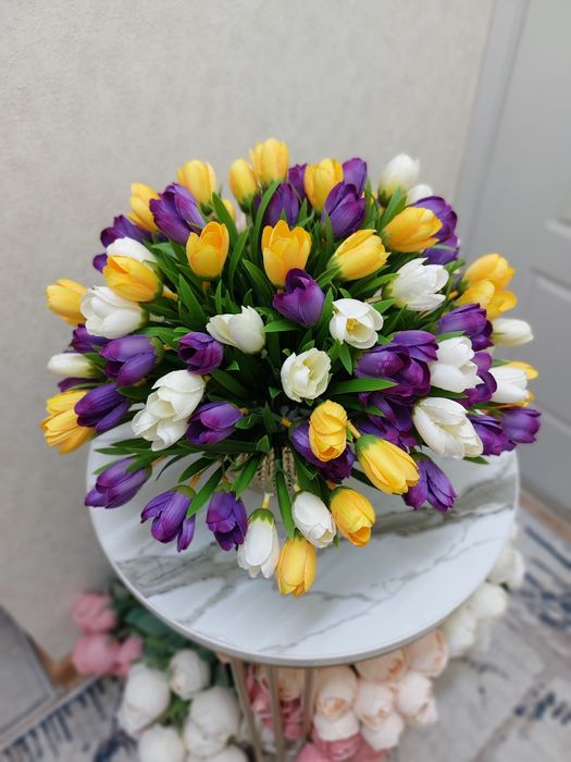 Сифатли лолалар компазицияси